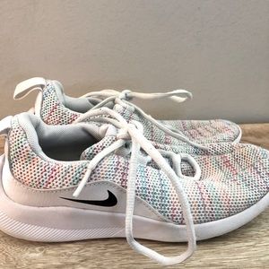 Girls multicolor lightweight Nike!